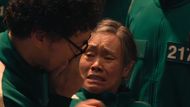 Yong-sik betrays his mother | Image via Netflix